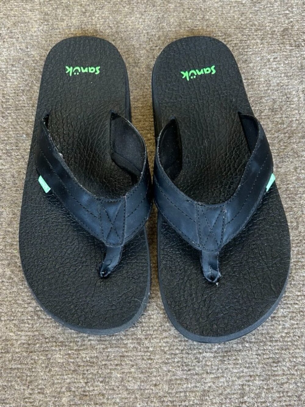 Sanuk Men’s 11 Black Flip Flops Sandals Excellent Condition - Picture 2 of 5